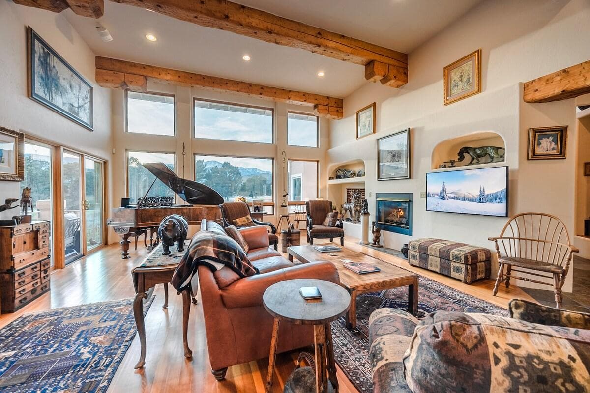 Grand player piano and large smart TV! 

Photos by Chris & Pam  Daniele

 